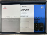 スマートキーは鍵をバッグに入れたままでもドアロックの開閉やエンジンのON・OFFができます。夜間や雨の日も鍵を探さなくて良いので便利です。