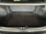 トランク収納スペースをご確認ください。荷物の積み下ろしがしやすい広さを確保しており、日常使いからレジャーまで幅広く活用できます。