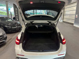 ゆったりとしたトランクルームでございます。たくさんのお荷物の車載が可能でございます。