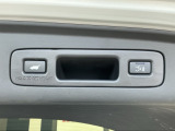 お好みの位置で止められるメモリー機能付の電動リアゲートです!後ろが狭い駐車場でもスムーズに荷物を積めて、さらに背が低い人の手がムリなく届く高さで止めることも可能です!