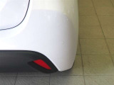 コーナーセンサーを車の前後に装備。障害物までの距離に応じて警告音を変えてお知らせ。縦列駐車時や駐車場・車庫などでの取り回しをサポートします。詳細は販売店スタッフまでおたずねください。