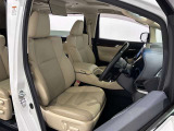 パワーシート搭載。微妙な調整が手軽にでき、最適なポジションで運転することが可能です。