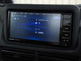 ナビゲーションはパナソニックSDナビを装着しております。AM、FM、CD、DVD再生、Bluetooth、音楽録音再生、フルセグTVがご使用いただけます。初めて訪れた場所でも安心ですね!