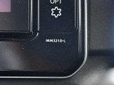 9インチ大画面の日産純正ナビゲーションMM321D-Lが付いています。