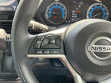 ナビの音量など車両情報を手元で操作できるハンドルスイッチ付き。