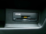 ETC2.0装備♪従来のETCの高速利用料金の収受だけではなく、渋滞回避や安全運転支援といったドライバーに有益な情報を提供してくれます♪