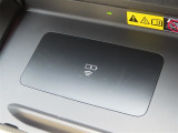 ワイヤレス充電器!対応スマホを置くだけで充電することができます!