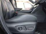 パワーシート搭載。微妙な調整が手軽にでき、ピッタリなポジションで運転することが可能です。