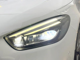●LEDヘッドライト:夜間走行時も良好な視界を確保し安心して運転できる高輝度LEDヘッドライトを装備!点灯速度が早く、消費電力も抑えられています。