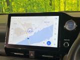【10.5インチナビ】高級感とインパクトのある大画面ナビを装備。各種オーディオ操作はもちろん、スマホ連携もできる利便性の高いナビです♪