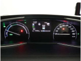 カラーヘッドアップディスプレイ付き。少ない視線移動で情報を確認できるので、運転の疲労軽減に繋がりますよ♪