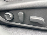【パワーシート】スイッチ一つで簡単にシートの微調整が可能!電動だから力もいりません!快適なシートポジションにセットして、快適なドライブをお楽しみください。