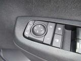 駐車時や狭い道でのすれ違い時に気を使うミラー。電動格納式ドアミラーはそんな時に便利です。