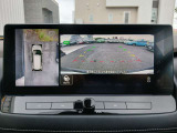 アラウンドビューモニター(全周囲カメラ)搭載!前席の液晶モニターに自車両を上から撮影したような映像を表示♪車両周囲の状況を把握できるようにし、スムーズな駐車が可能になります!