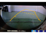 ハンドル操作に連動してガイドラインが変化するバックカメラ搭載です。クルマは構造上たくさんの死角がありますので、とても便利な機能ですね。あくまで補助の為の装備ですのでバックは目視での確認が大事ですよ!