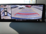 360&deg;ビューモニターでは前後左右4つのカメラ映像をさまざまな走行状況に応じて切り替えてセンターディスプレイに表示することで、駐車時や狭い道でのすれ違い時、見通しの悪い交差点進入時でも安心感を高めます