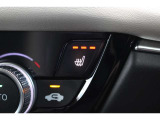 運転席と助手席に温度調整があるシートヒーターを装備しております。寒い朝はクルマに乗り込んですぐにシートヒーターを作動させれば温かさが広がり快適なドライブが始まります。