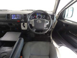 視界良好、操作しやすい運転席です。