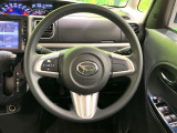 インテリアに合わせたデザインのステアリングは、運転される方のことも考え、運転しやすい形状、大きさです。是非一度、実際に触ってお確かめください。