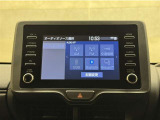 ディスプレイオーディオを装備。スマホと車をつなぐことで、これまでのナビに加えていろんなサービスが楽しめます。