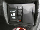 片側電動スライドドアのスイッチ付です。車内からもスイッチひとつで楽にドアの開閉が可能です。電動なので開閉時に力を使う必要がなく、半ドアになることもありません!