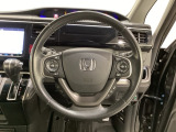 ハンドルにHondaセンシング系のクルーズコントロールやレーンキープアシストなどのスイッチと、オーディオの操作スイッチが装備されています。ハンドルから手を離さず安全に操作できます。