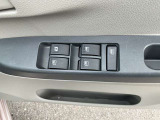 パワーウインドスイッチです。運転席はAUTO機能付きです。電源が&ldquo;ON&rdquo;の時に使用できます。