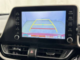 バックモニター付なので後退時に後方が見えるので安心。 車は構造上、死角がたくさんなので万が一を考えると必須ですね。 あくまで補助の為の装備、バックは目視で確認する事が重要ですよ。
