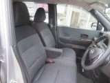 乗り降りしやすい運転席&フロアマット付き♪◎掲載後すぐに販売が決まってしまう場合もございますのでご来店前にお電話でご予約を頂ければ幸いです。