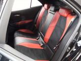 中古車をキレイで気持ちよくお乗りいただけるよう、エンジンルームからシートを外した洗浄まで、目に見えない部分も徹底的に洗浄しています!