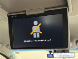 【12.1型フリップダウンモニター】12.1型、純正後席フリップダウンモニターを装備。家族や仲間との長距離ドライブも、このモニターがあればさらに盛り上がりますね!