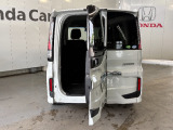 ワクワクゲートで、スペースの狭い駐車場でもバックドアから車内へアクセスることが出来ます!
