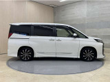 「中古車ハイブリッド保証」付き。ハイブリット機構を無償で保証します。保証期間は初度登録年月から10年目まで、または3年間の長い方。但し累計走行距離が20万km以内。