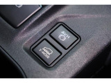 信号待ちや渋滞時にブレーキペダルから解放されます。X-MODEは4輪の駆動力やブレーキなどを適切にコントロールすることで悪路からのスムーズな脱出を実現します。
