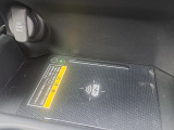 スマホ置き型充電も装備されてます。