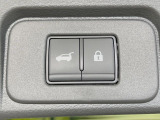 【パワーバックドア】スマートキーや運転席のボタンを押すだけでリアゲートが自動で開閉します!荷物を持っている時や、高い位置にあるバックドアを閉める際に便利な機能です♪