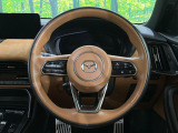 【純正革巻きステアリング】上質な革を使用することで、手にしっかり馴染みとても運転しやすいハンドルです♪