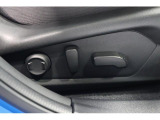 運転席10ウェイパワーシート。前後スライド、前チルト、シートリフター、リクライニング、ランバーサポートの調整を電動化。最適なポジションを提供します。