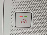 万が一の事故や急病時に心強いSOSコール。ボタン操作時やエアバッグ作動時に専門のオペレーターへ繋がり、警察・救急への通報やロードサービスの手配を迅速に行う、安心のコネクティッドサービスです。