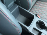 Audi正規ディーラーが高品質をお約束。高度な訓練・教育を受けたAudi専任メカニックが、100項目にもおよぶ精密な点検を実施いたします。すべてをクリアしたAudi車だけが、あなたのお手元に届けられるのです。