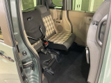 後席をはね上げれば、「もうひとつの荷室」が生まれます。