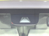 【ホンダセンシング】走行中に前方の車両等を認識し、衝突しそうな時は警報とブレーキで衝突回避と被害軽減をアシスト。より安全にドライブをお楽しみいただけます。