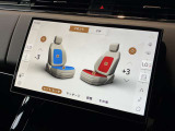 【電動フロントシート(ヒーター&クーラー&マッサージ)】最大3名様まで、シートポジションを記憶していただきます。自分のポジションを素早く戻せるのはとても助かる機能ですね。