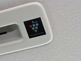 プラズマクラスター搭載のシーリングファンは空気を循環させて、広々とした室内空間の室温を均等に保ちます。