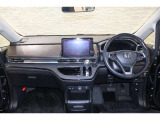 操作性に優れた運転席となります!小物入れや各ボタンの配置にこだわり、使いやすいです!座り心地もよく視認性も良好なのでロングドライブもお任せ下さい!