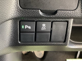 パーキングセンサー、横滑り抑制機能搭載。駐車時の障害物検知や滑りやすい路面での車両安定性を高め、安全運転をサポートします。