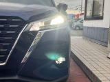 LEDヘッドライトで暗い夜道も明るく照らします。そのうえ省電力です。