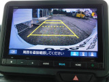 後退や車庫入れ時に安心のバックカメラ付き!夜間や雨天などの視界の悪いシーンでも視えて安心ですね♪