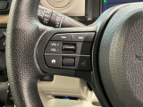 ステアリングにオーディオ操作スイッチが付いています。オーディオ画面に直接タッチしなくても操作が出来ますので、運転に集中できます。