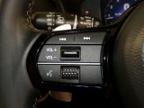 【ステアリングリモコン】ステアリングにオーディオ調節可能なスイッチが装備されていますので運転中でも視線をそらさずにオーディオの調節が可能です!